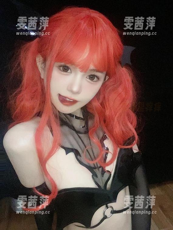 图集中倦倦喵的露背裙，看得我心里痒痒的！
