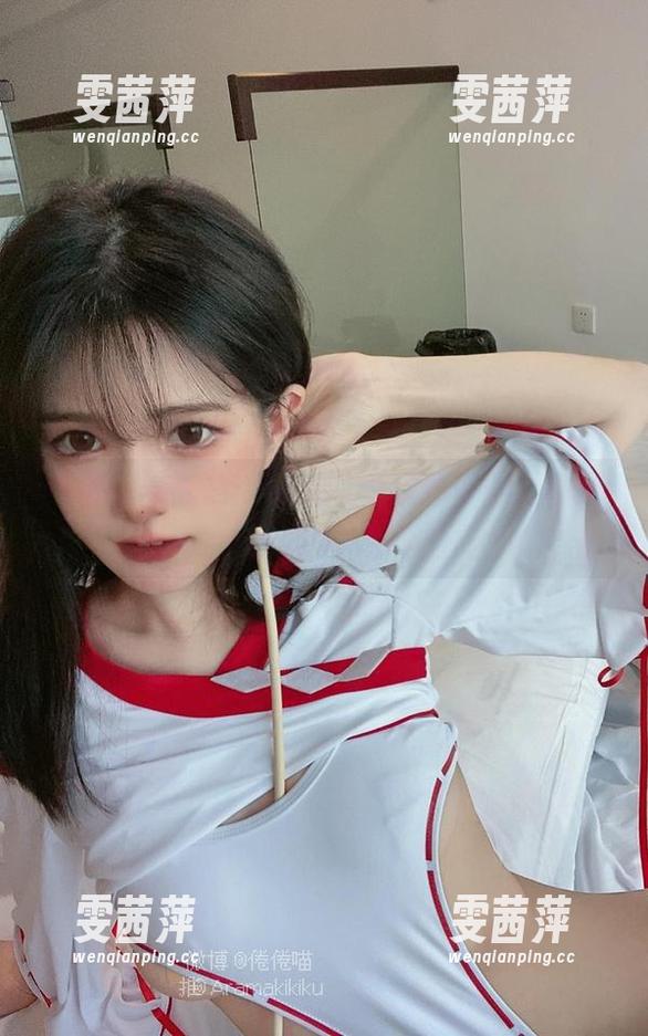 倦倦喵与吉他：在原图中找找那个微微颔首的小调子