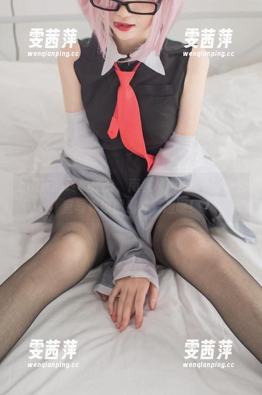 上班族的终极反击，南桃Momoko的办公室写真原图别样有趣啊！