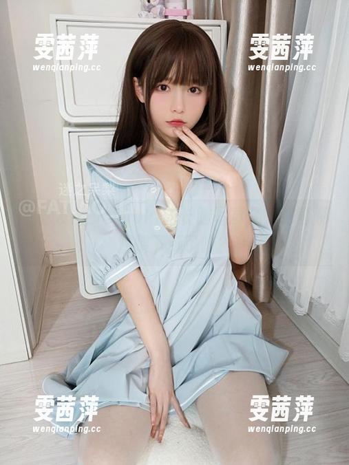 下载发条少女yoki的长腿写真集，好奇那双腿下藏了啥？