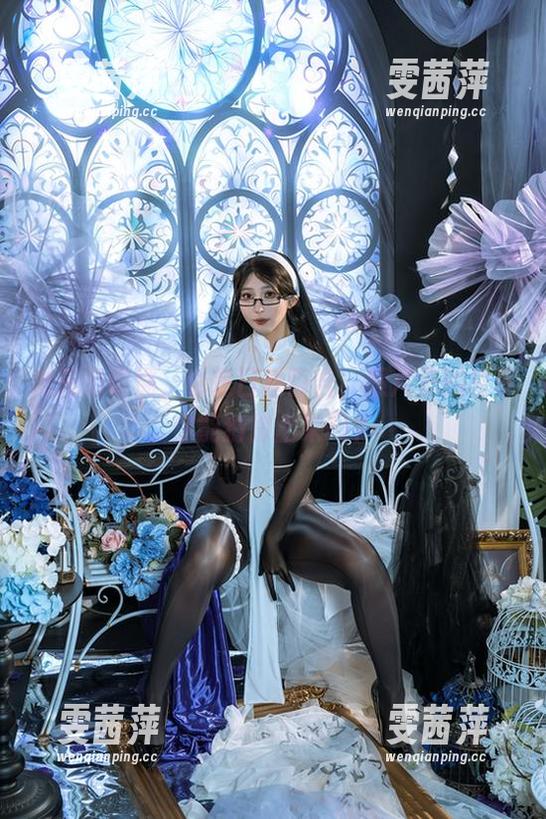 她是奶桃桃，也是日系百合，照片里的故事你能猜得出来吗？