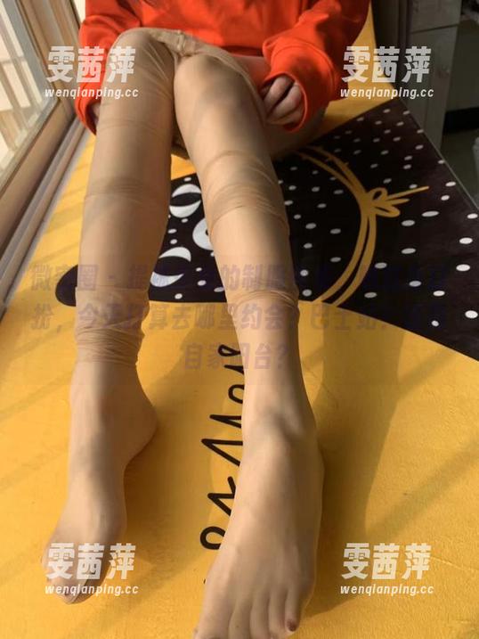 微密圈 - 提袜少女的制服图集，瞧这身打扮，今天打算去哪里约会？巴士站？还是自家阳台？