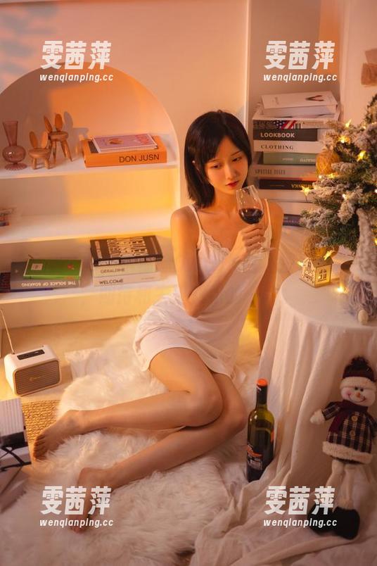 众望所归，木棉棉OwOJK白裙图包更新，期待和失望交织的一瞬。