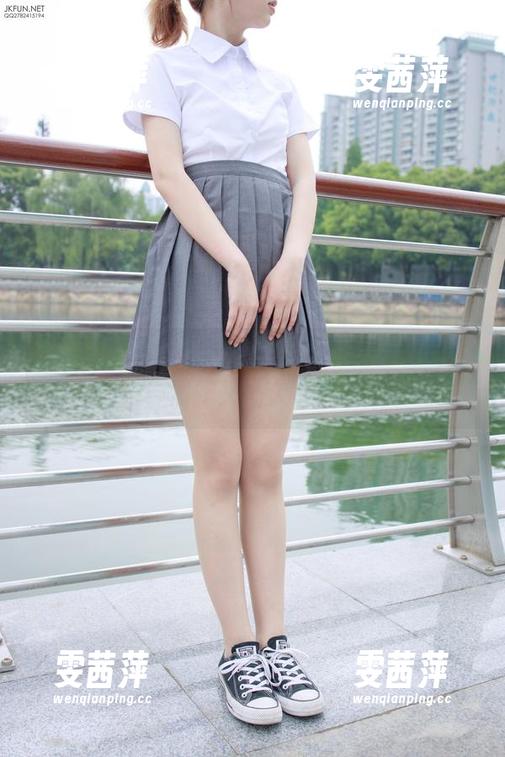 森萝财团的私拍图包，肉丝妹妹和她的白船袜，一种清新又让人心跳的小调调。
