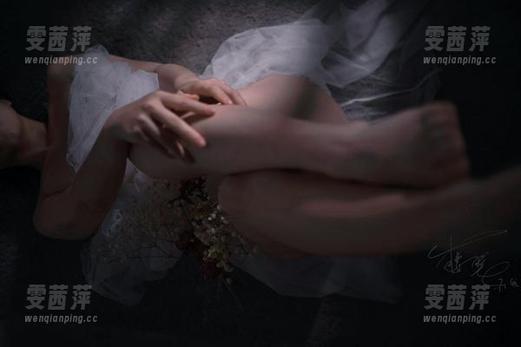 樱晚gigi的旗袍套图，我的脑海里闪过几道轮廓，更多是想象中的弯曲。