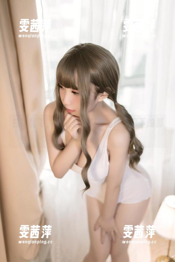 白裙翻飞，猫田圣奈奈在图库里留下的那抹温柔。