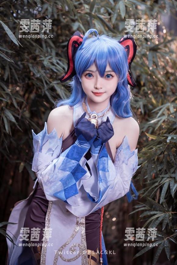 白莉爱吃巧克力的短裙新C位，谁说短裙不能出cos大招？