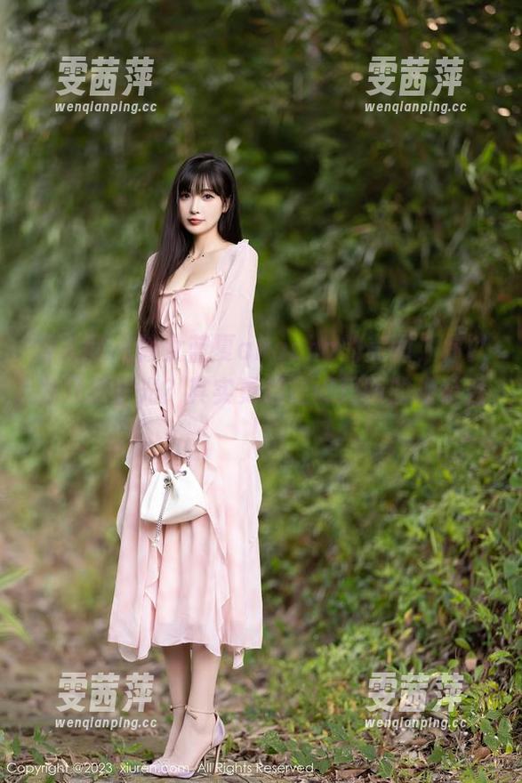 秀人网 - 修女蓝夏akasha的美图，你以为只是圣光？其实更像是修玛丽的换装秀！