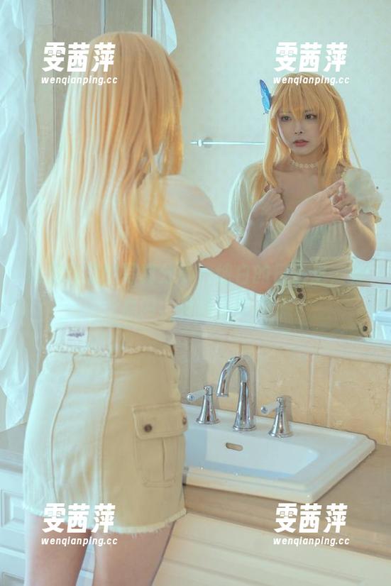 秋和柯基的写真分享：纯白的日子里，有点闪、有点尴尬。