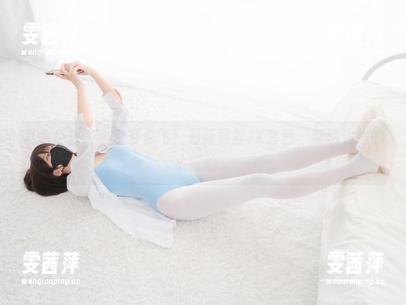 紧急企划 - 小恩带你飞！最新黑丝JK套图，禁忌边缘的小冒险。