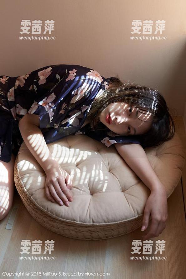 蜜桃社 - Sukki的“学妹”写真，才不怕你再骚扰！免费哦！