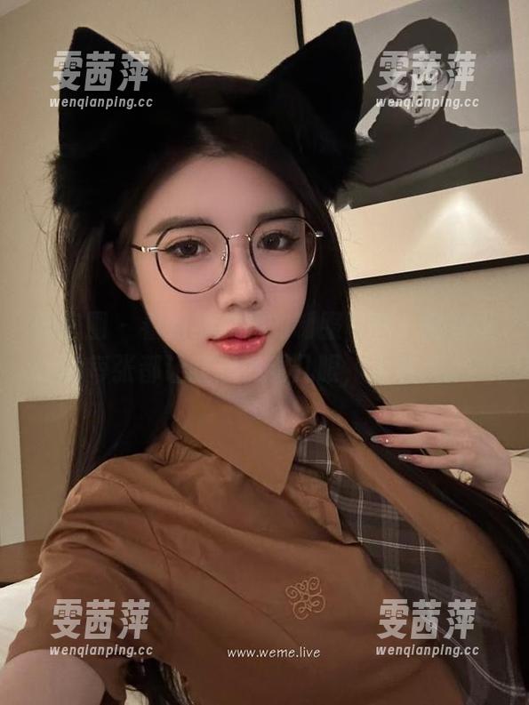 微密圈 - 看到黎允熙的制服写真，图集里的每张都让我想多看几眼，太迷了。